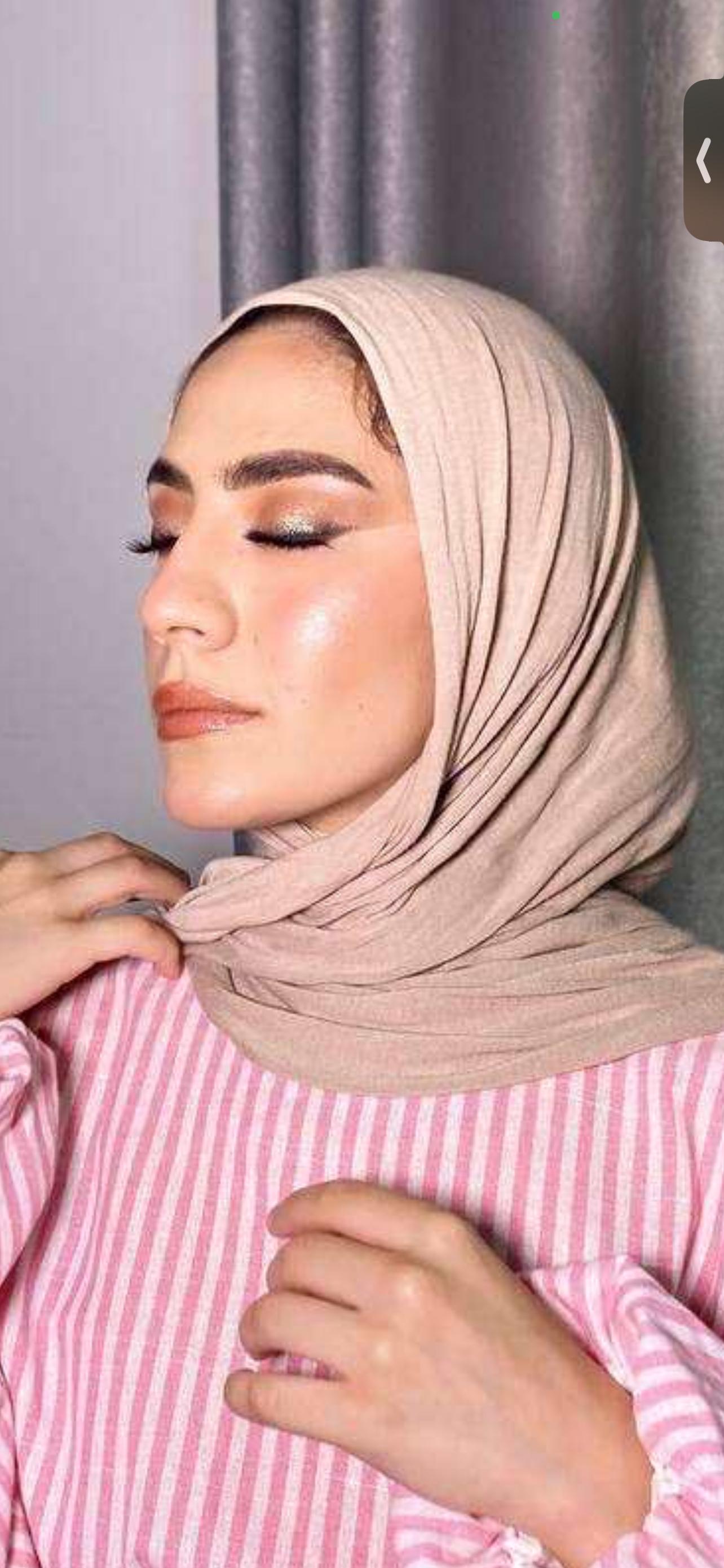 Glamorous makeup with shimmer eyeshadow