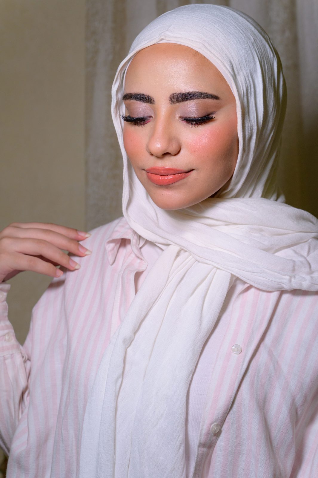 Glamorous evening makeup with shimmer eyeshadow