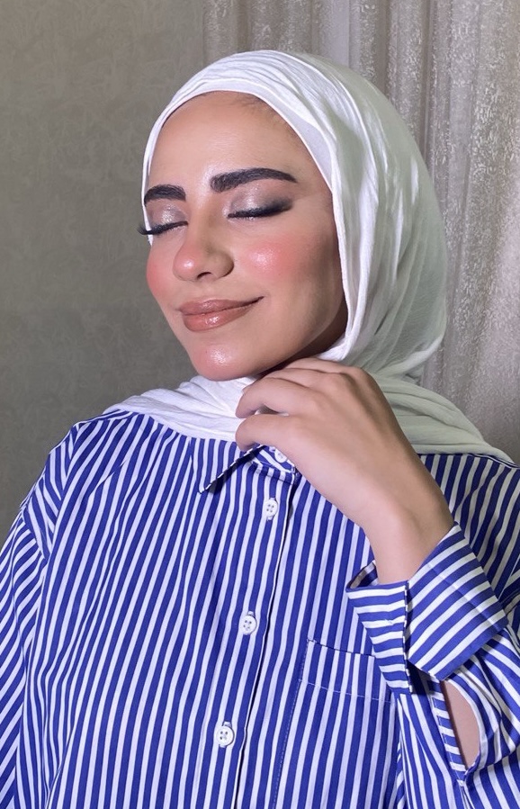 Elegant natural makeup with defined brows and glossy lips, featuring a woman in hijab